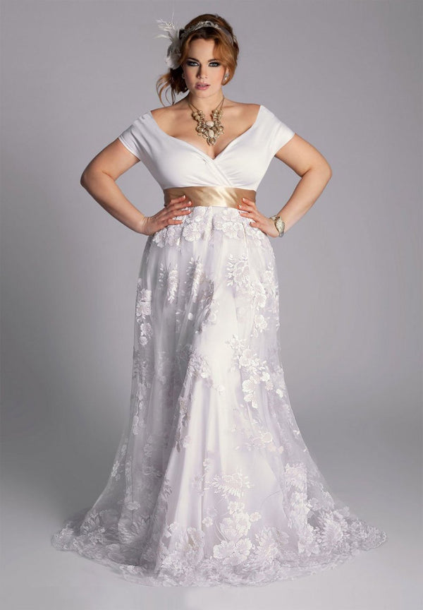 Lace size wedding dress |